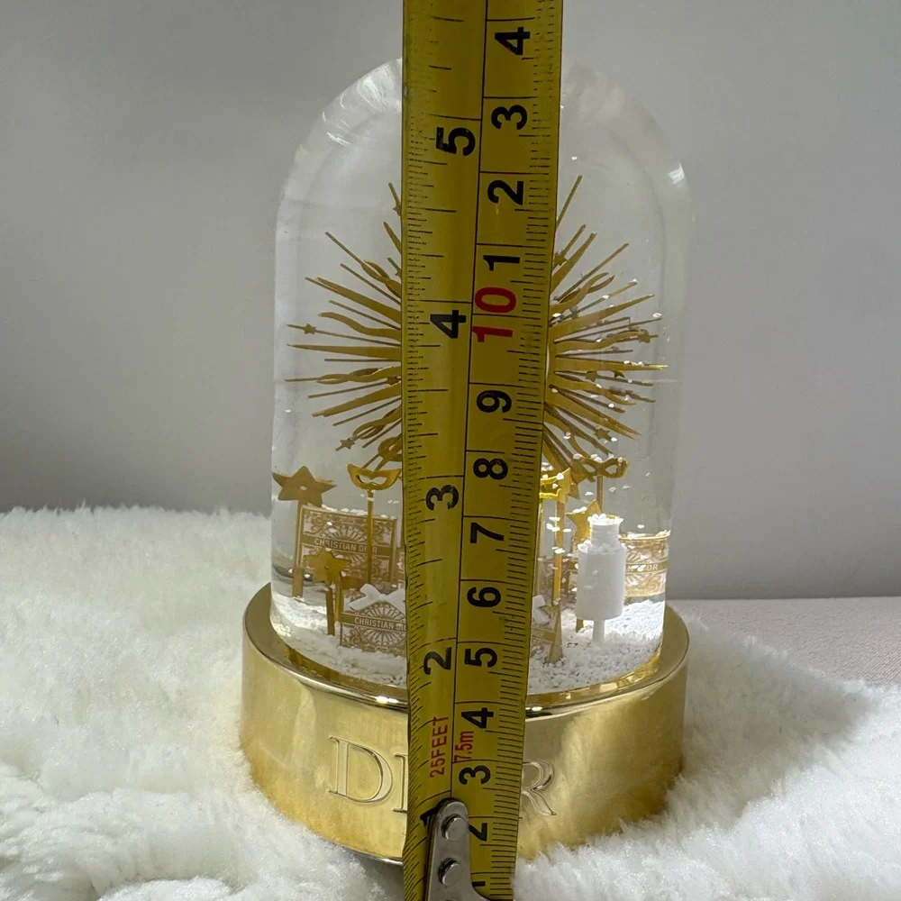 Dior gift 2024 Christmas snow Globe - Picture 9 of 9